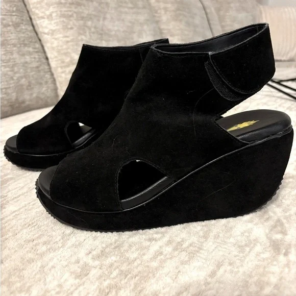 Volatile Black Mules Comfortable Textured Clogs - Picture 1 of 9